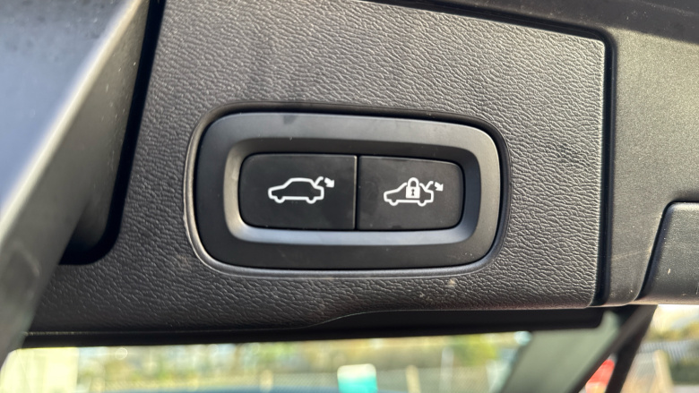 Volvo XC60 2.0 T6 [350] RC PHEV Plus Dark 5dr AWD Geartronic Estate